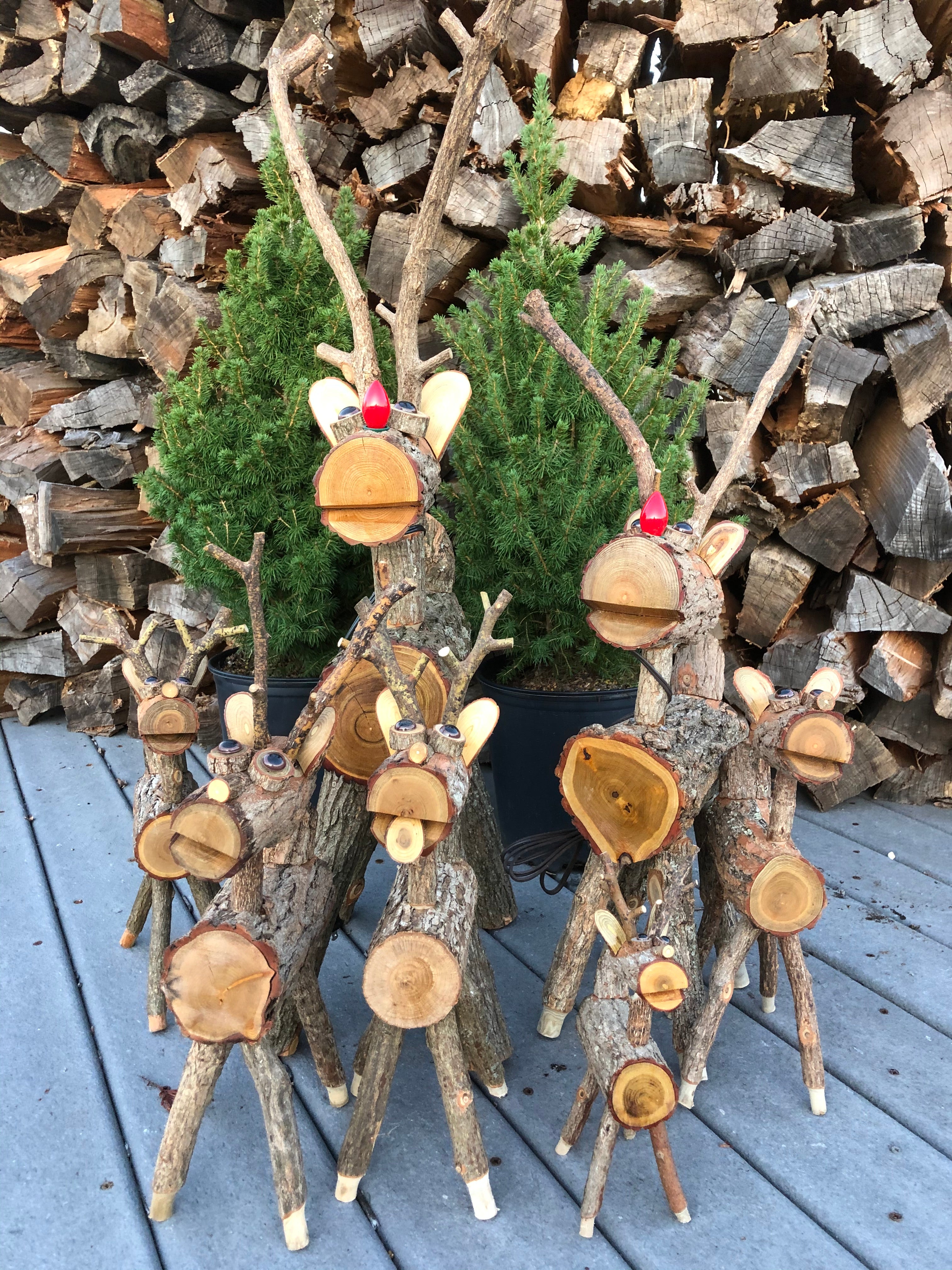 How to make a wooden reindeer from logs